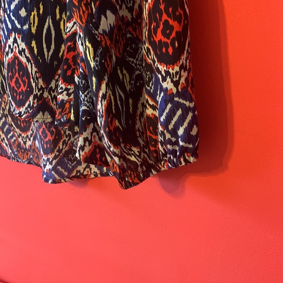 lovers + friends Ikat Pattern Blouse - Picture 7 of 11